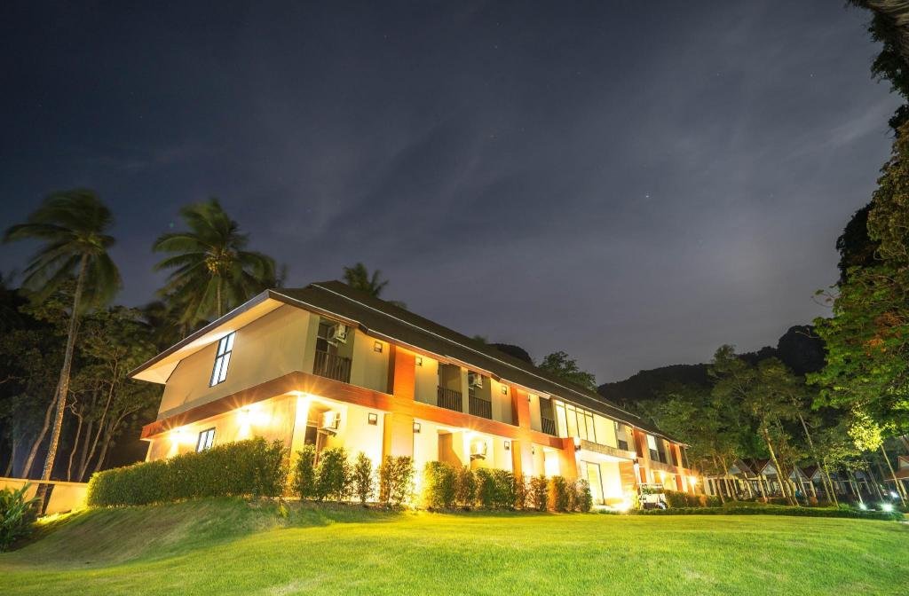Exterior view, Tonsai Bay Resort in Krabi
